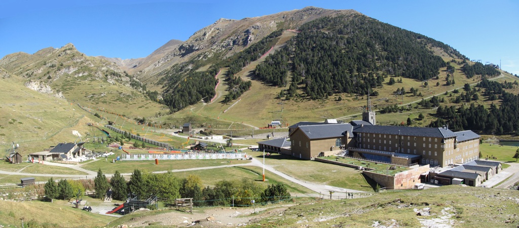 Santuari de Núria baixant pel bosc de Sant Gil