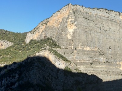 57. La Roca Regina i el Barranc del Bosc des de l’estació de Cellers-Llimiana (Tren dels&nbsp;Llacs)