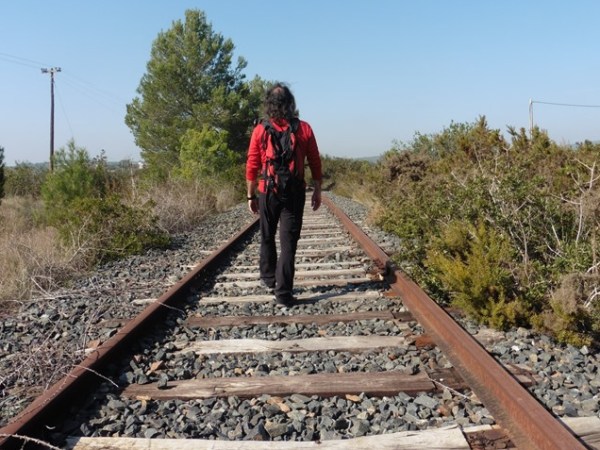 164. Caminant per les vies en desús entre les estacions de Roda de Berà i de Camp de&nbsp;Tarragona